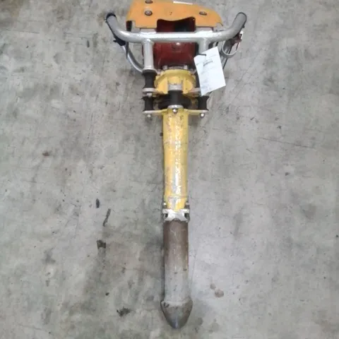 ROBEL 62.05 2 STROKE VERTICAL TAMPER - RAILWAY MAINTENANCE TOOL