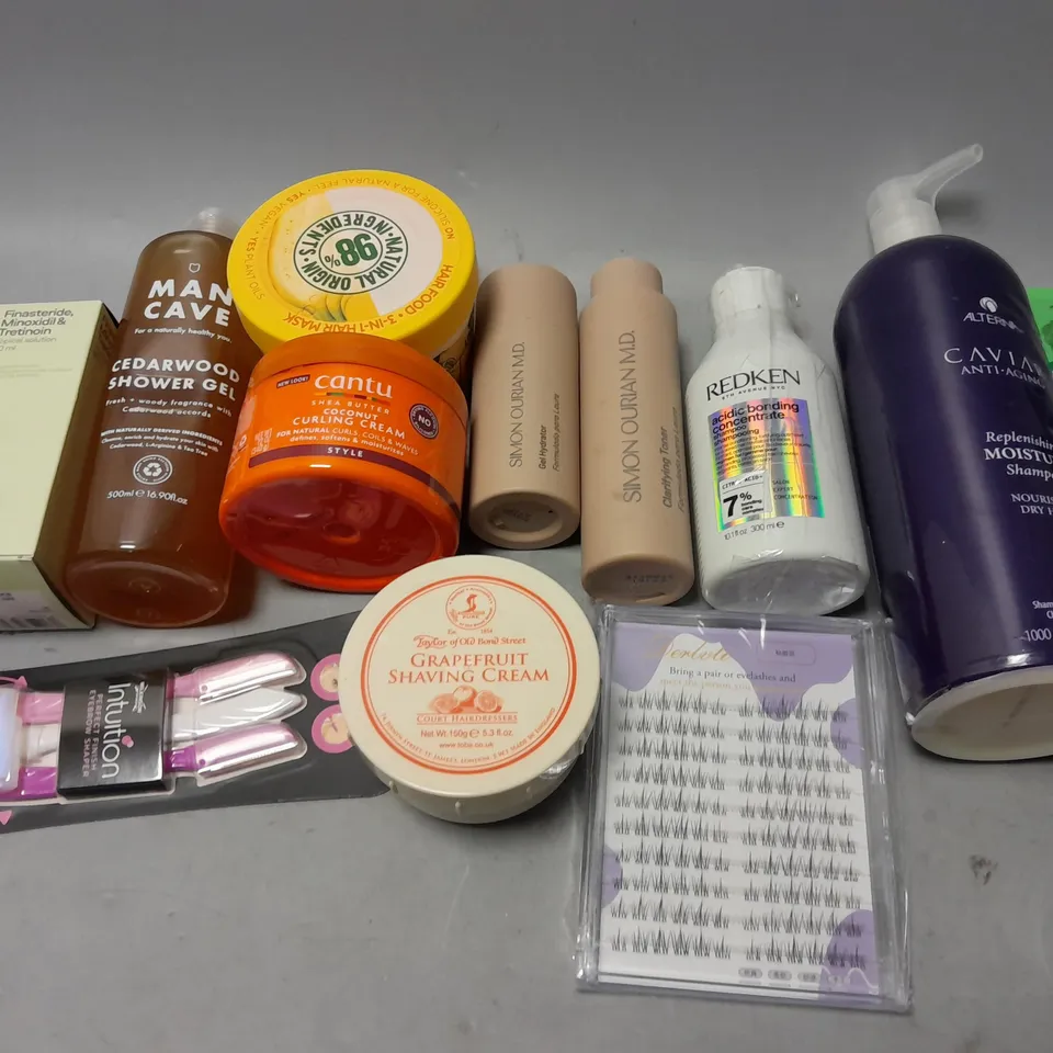 BOX OF APPROXIMATELY 15 COSMETIC ITEMS TO INCLUDE GRAPEFRUIT SHAVING CREAM, GIVEME SHAMPOO, AND MAN CAVE SHOWER GEL ETC. 
