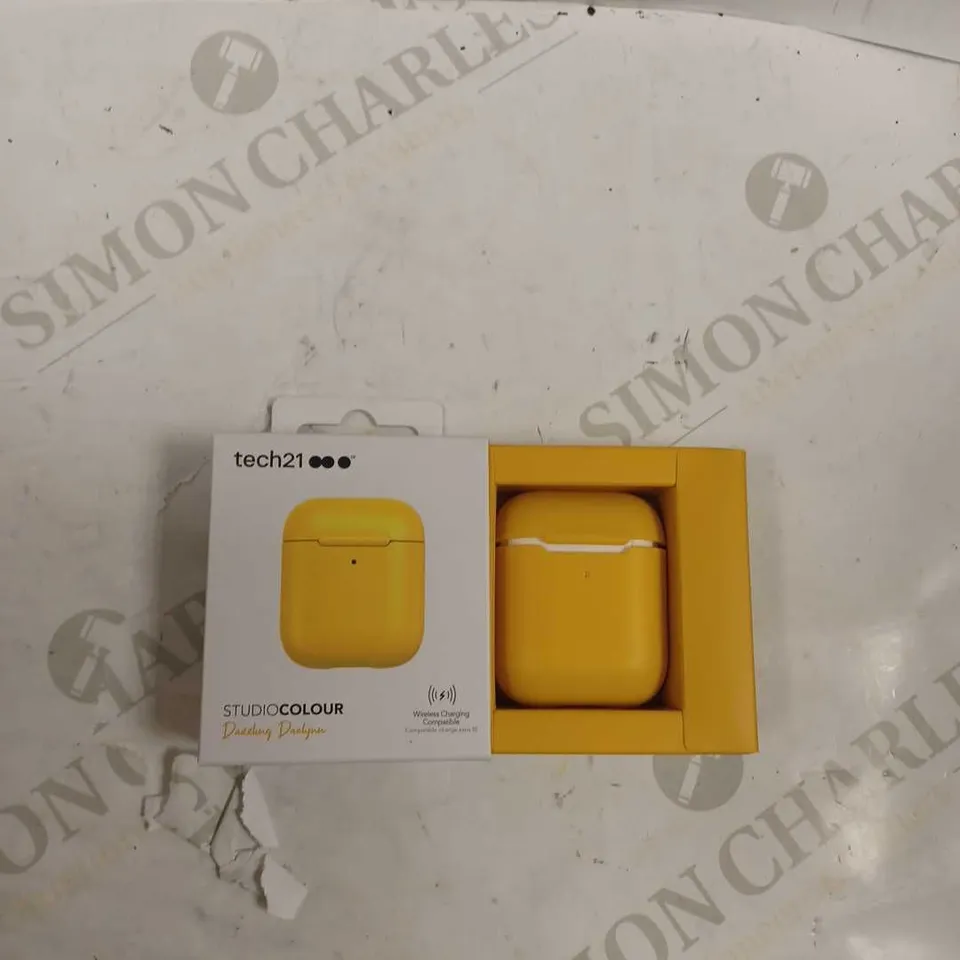 LOT OF APPROX 126 TO INCLUDE TECH21 STUDIO COLOUR YELLOW AIRPOD CASE