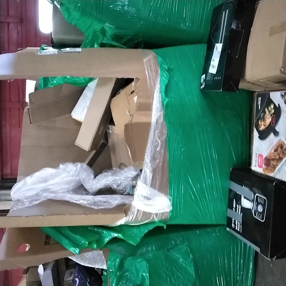 PALLET OF ASSORTED ITEMS TO INCLUDE: AIR FRYER, FOOD PROCESSOR, AIR COOLER, FLY ZAPPER ETC