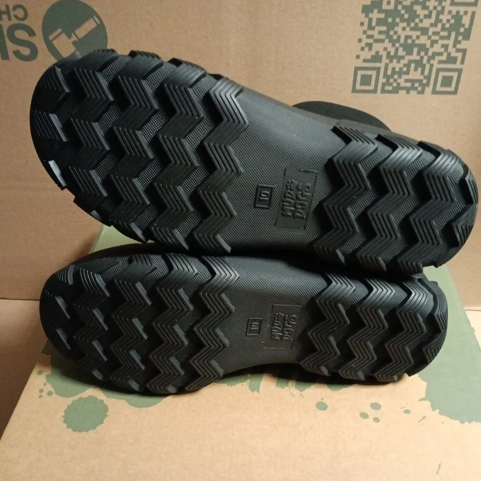 MUD DOGS RUTLAND SHORT BLACK BOOTS – UK 10 (EU 44, US 11)