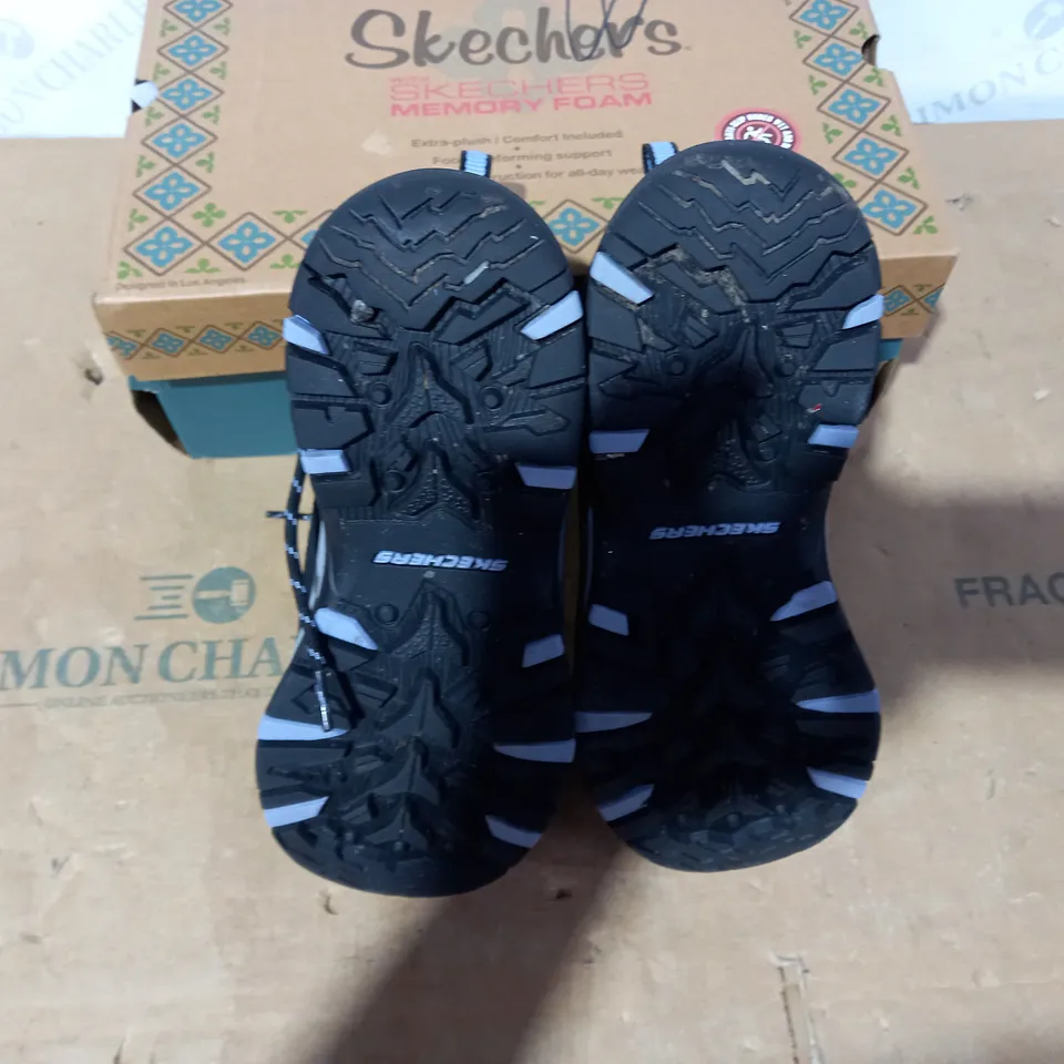 BOXED PAIR OF SKECHERS BLACK BOOTS - SIZE 5
