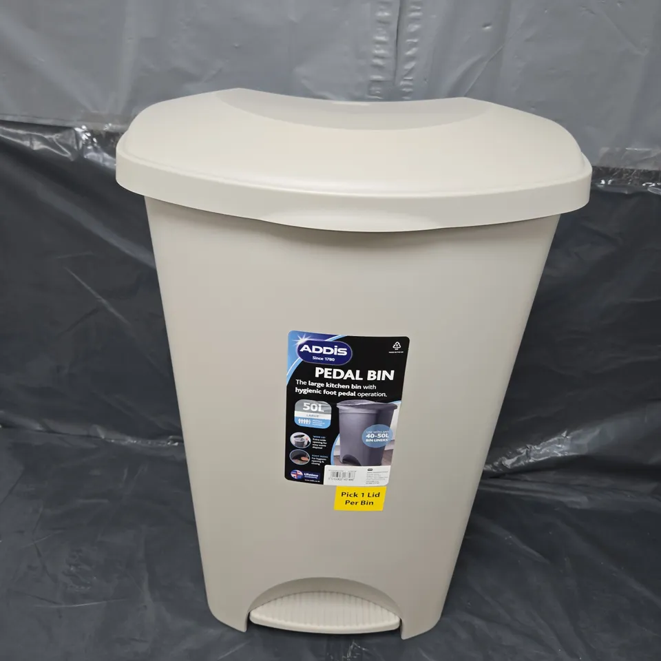 GRADE 1 ADDIS PLASTIC 50 LITRE PEDAL BIN 