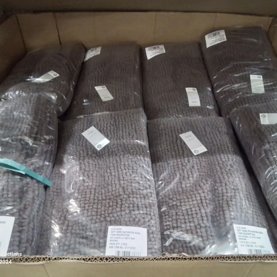 PALLET CONTAINING APPROXIMATELY 80 BRAND NEW SUPER SOFT NON-SLIP BATH MATS -BROWN