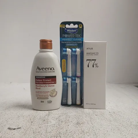 APPROXIMATELY 10 ASSORTED COSMETIC ITEMS INCLUDING VARIOUS MAKES AND BRANDS - COLLECTION ONLY