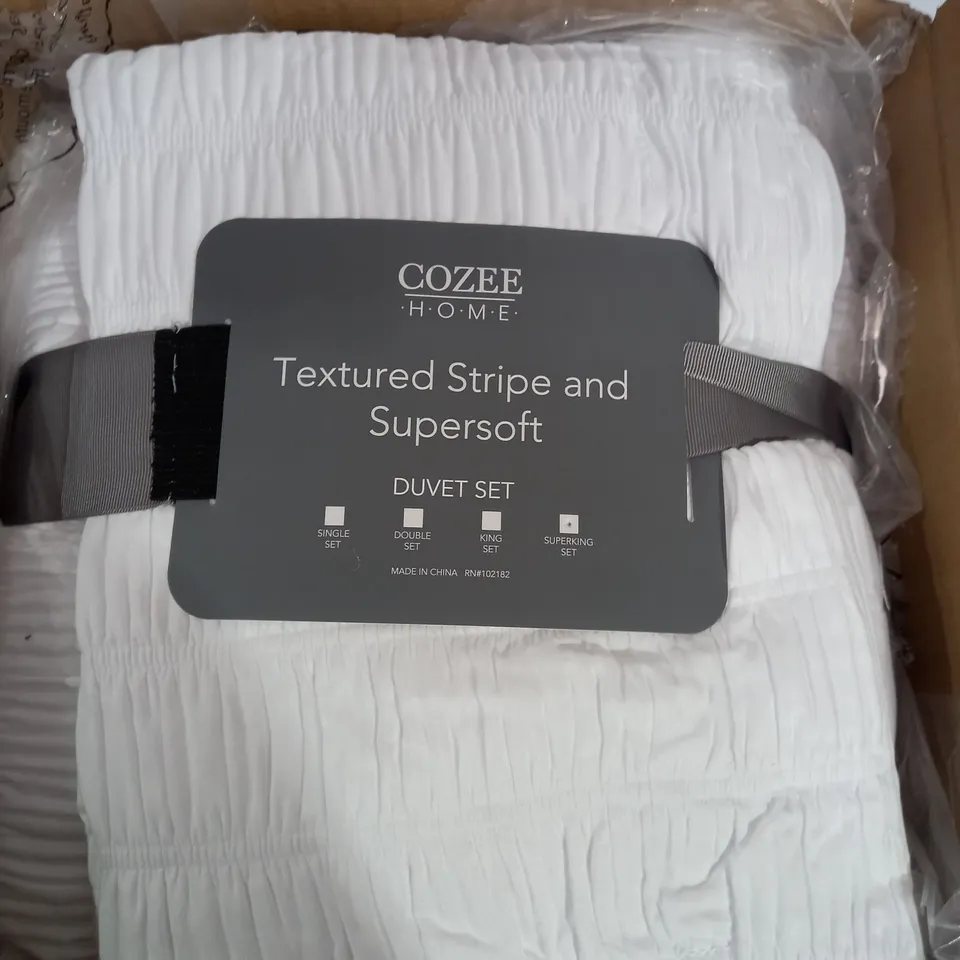 BOXED SUPERSOFT BY COZEE HOME TEXTURED STRIPE DUVET SET IN WHITE - SUPER KING 