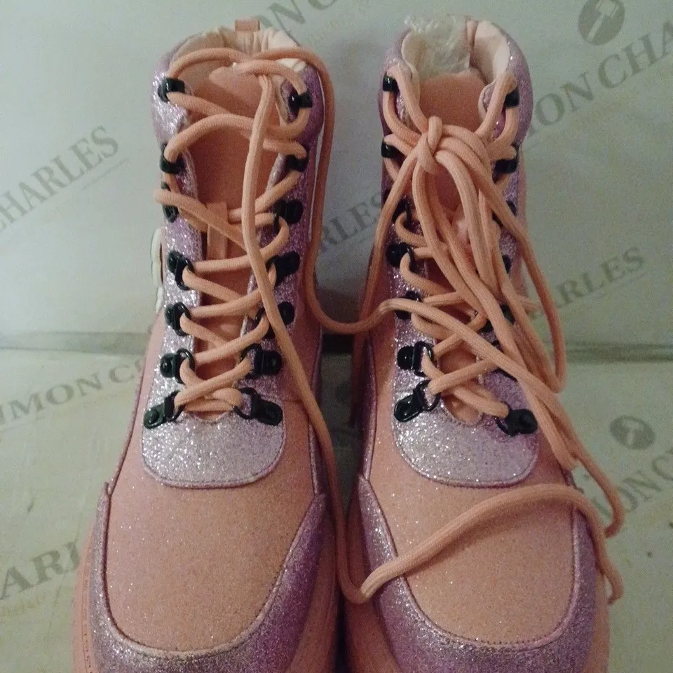 PAIR OF ADDY THE BADDY BEAR GLITTER BOOTS SIZE 6