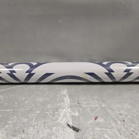 UNBRANDED ROLL OF PATTERNED WALLPAPER IN LIGHT GREY/NAVY (45CM X 1M)