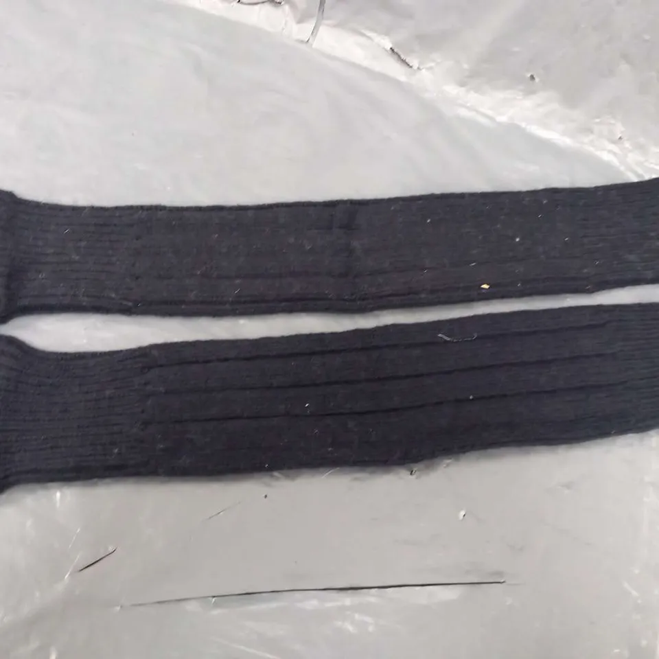 APPROXIMATELY 17 PACKS OF 3 PAIRS OF SOCK SNOB LEG WARMERS 50% WOOL 30% ACRYLIC AND 20% POLYAMIDE NAVY