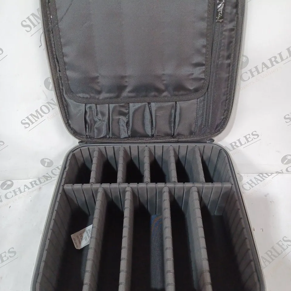 TILI VELVET QUILTED MAKE-UP ORGANISER LARGE VANITY CASE - GREY