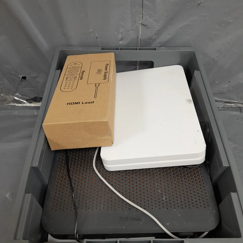 APPROXIMATELY 8 ASSORTED ELECTRICAL PRODUCTS TO INCLUDE HDMI CABLES , TV BOXES , ETC 