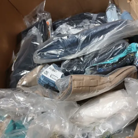 LARGE QUANTITY OF ASSORTED CLOTHING AND ACCESSORIES