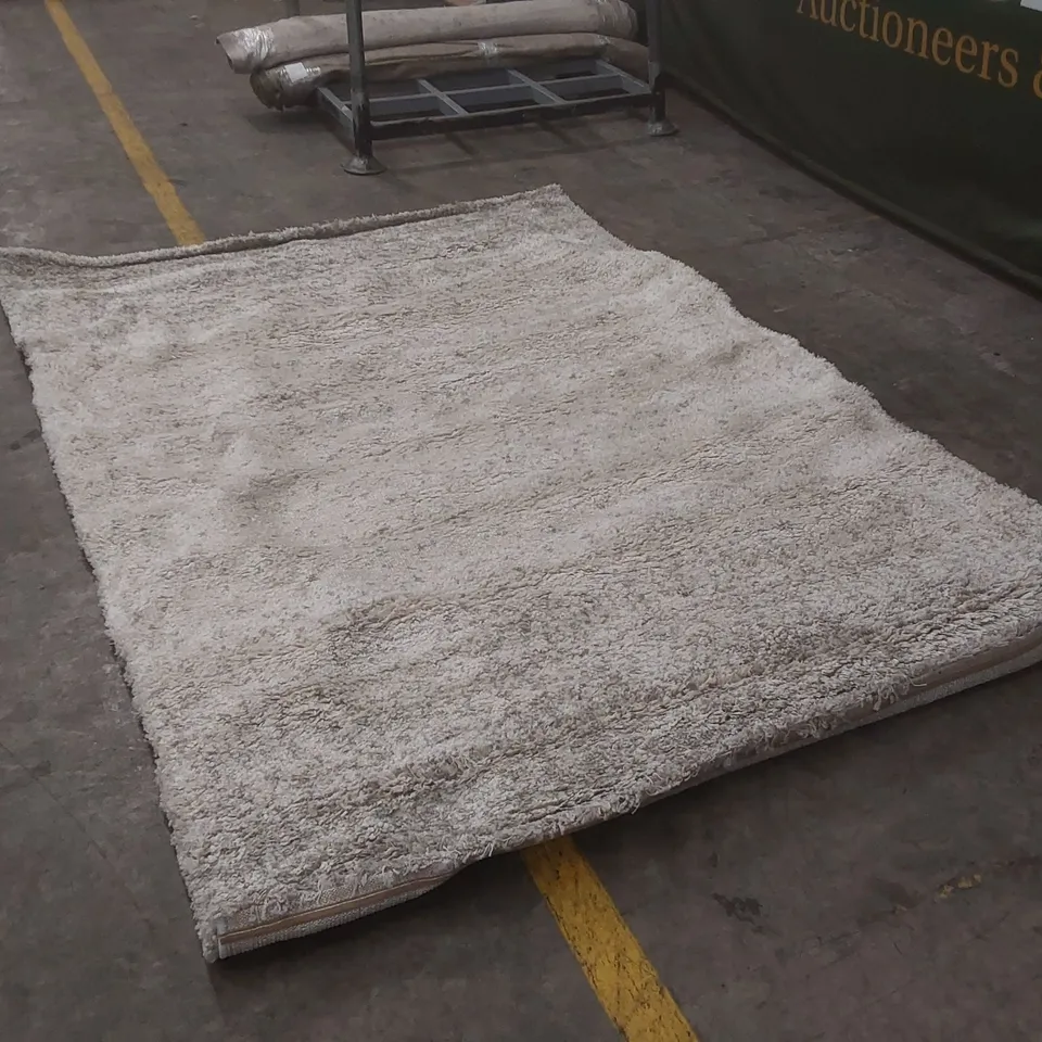 QUALITY DESIGNER AREA RUG - APPROXIMATELY 290 x 200cm