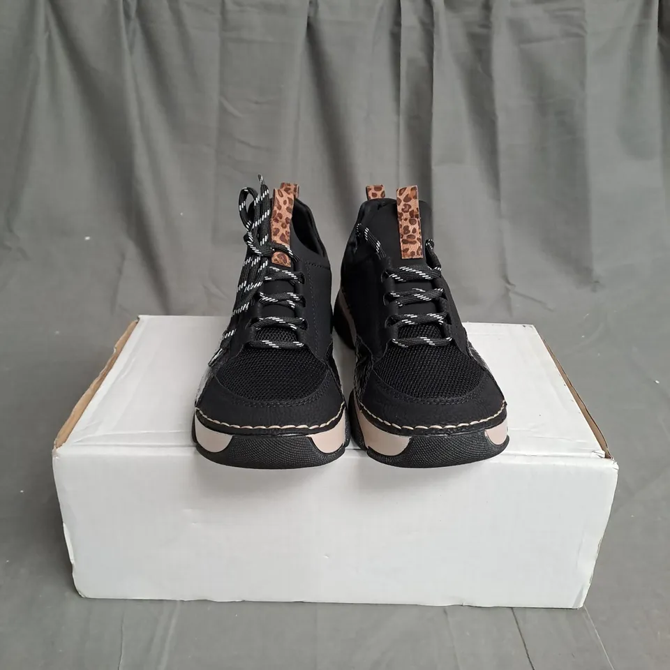 BOXED PAIR OF REIKER PULL ON TRAINERS SIZE 5