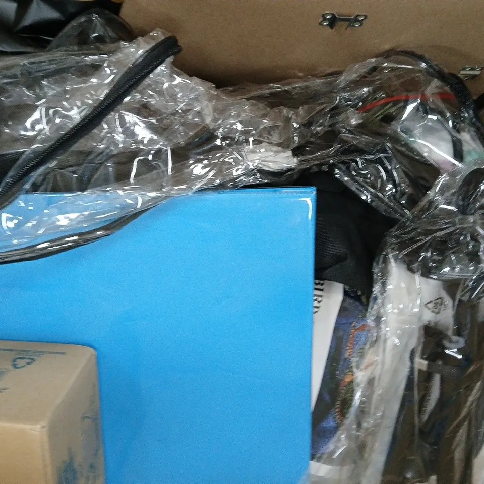 BOX OF APPROXIMATELY 10 ASSORTED HOUSEHOLD ITEMS