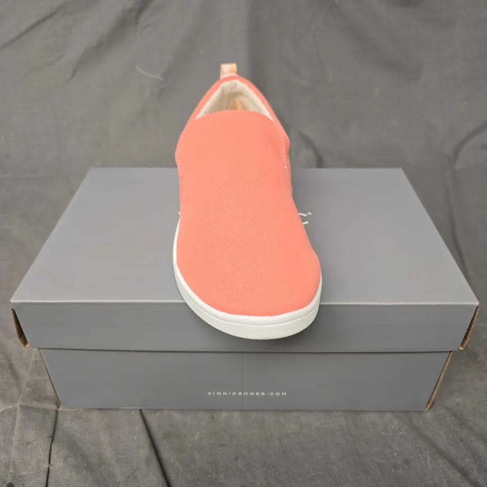 BOXED PAIR OF VIONIC VENICE SLIP ONS IN PAPAYA - 6