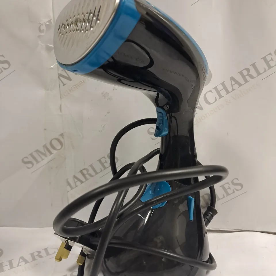 BOXED BLACK + DECKER 1600W GARMET STEAMER