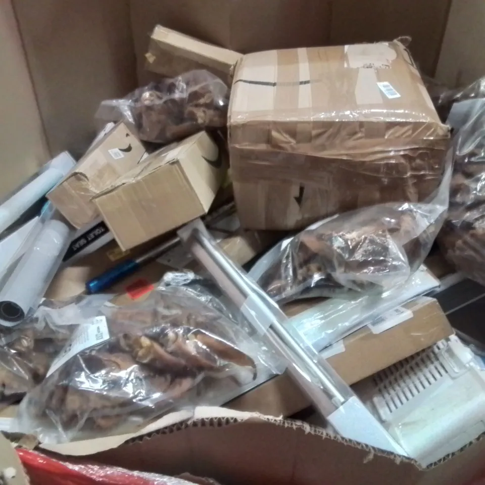 PALLET OF ASSORTED HOUSEHOLD GOODS AND PRODUCTS TO INCLUDE;TOILET SEAT,RETRACTABLE SAFETY GATE,PLUNGER