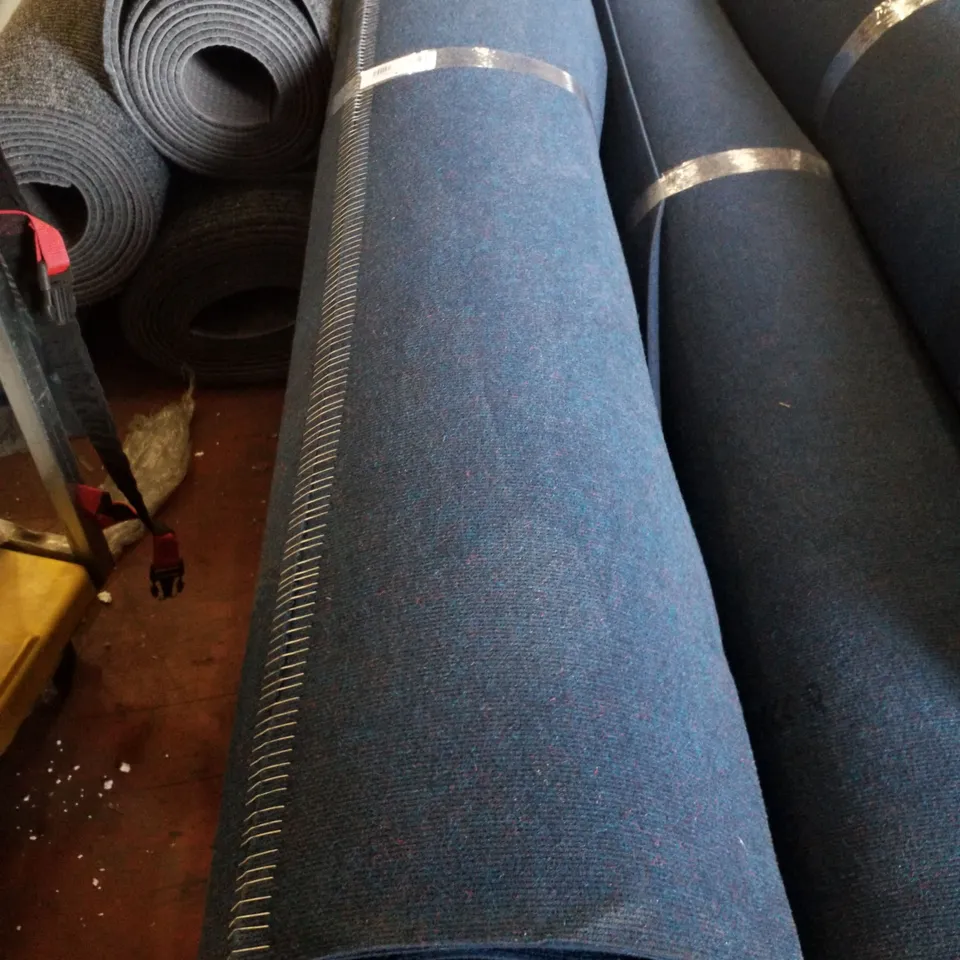 ROLL OF QUALITY CARPET IN DARK BLUE - SIZE UNSPECIFIED 