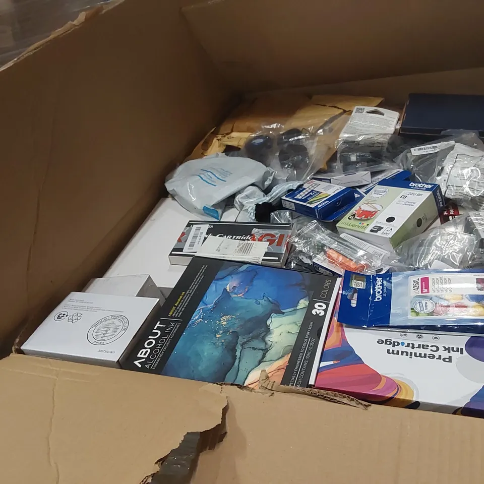 PALLET CONTAINING A LARGE QUANTITY OF ASSORTED INK CARTRIDGES