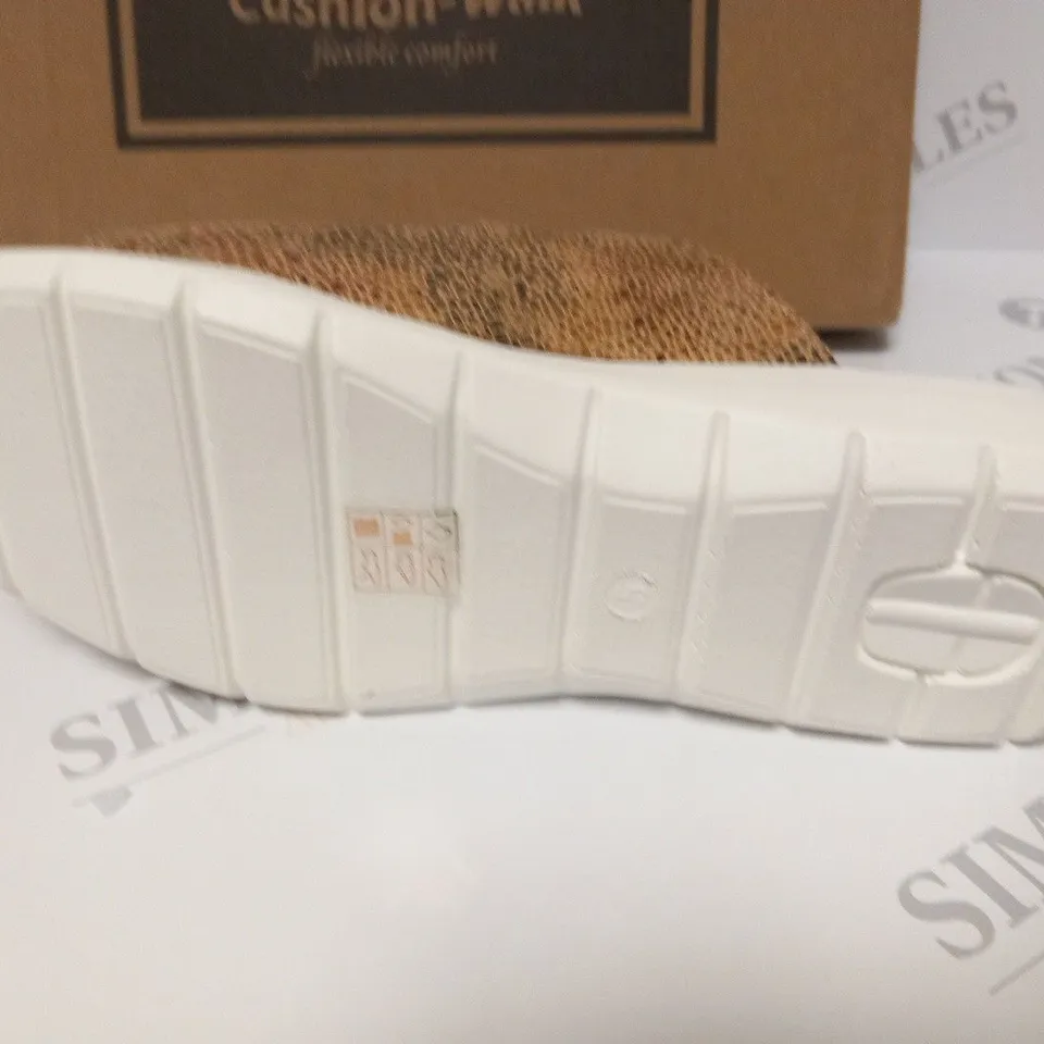 BOXED PAIR OF CUSHION WALK STRAPPY SANDALS IN GOLD - 5