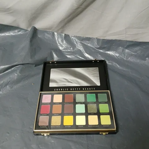 CHARLIE BETTY BEAUTY PIGMENT AND GLITTER PALETTE BOXED