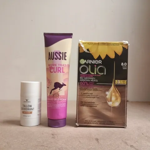 APPROXIMATELY 20 ASSORTED COSMETIC ITEMS TO INCLUDE GARNIER, AUSSIE, ETC - COLLECTION ONLY