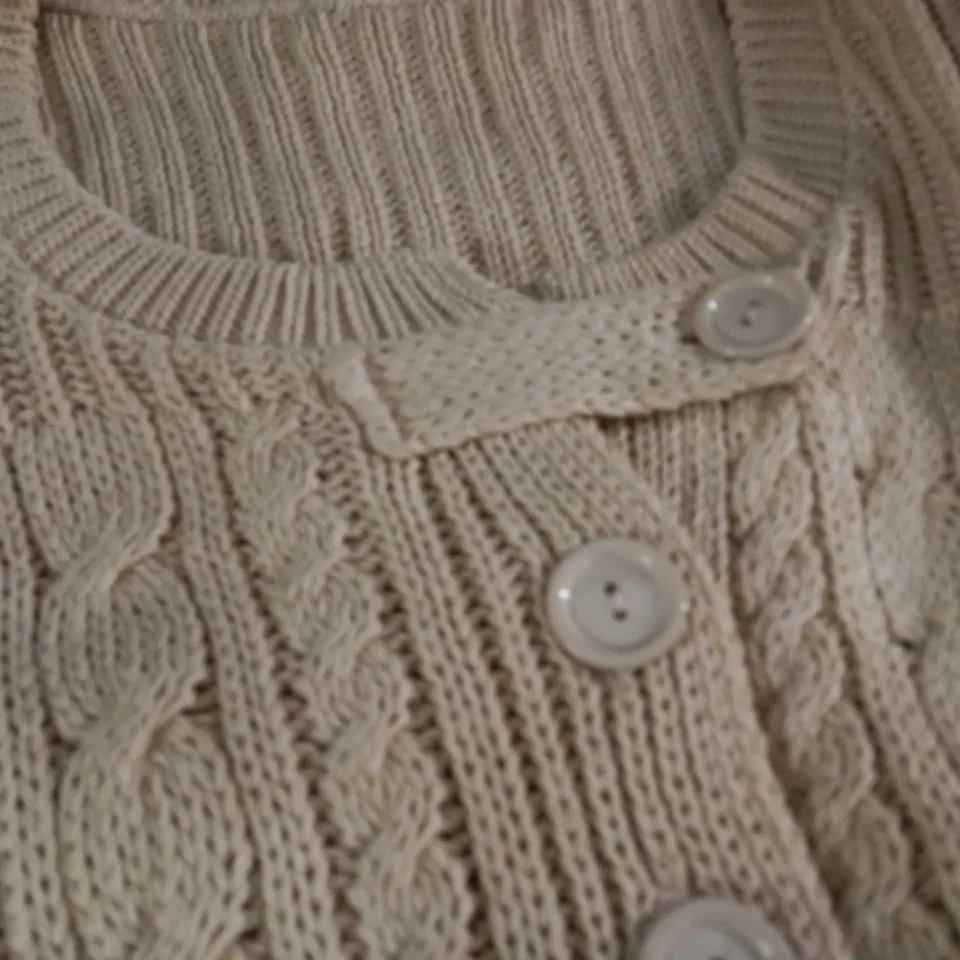 LOT OF 8 ASSORTED KNITWEAR CLOTHING ITEMS - VARIOUS SIZES