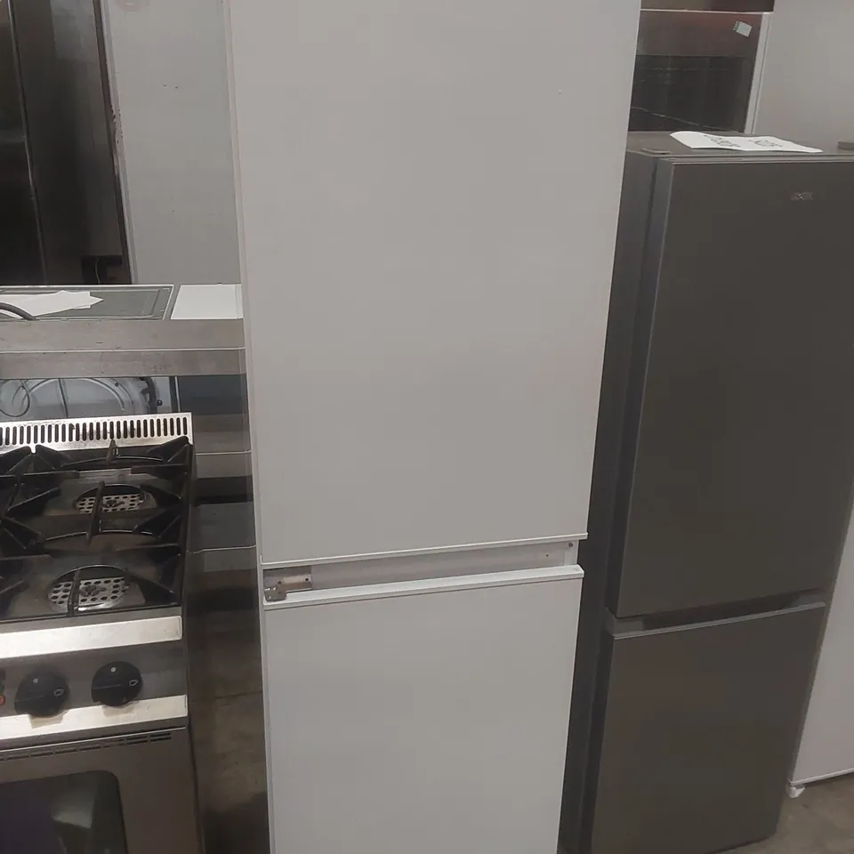 LOGIK LIFF5024 INTEGRATED 50/50 FRIDGE FREEZER - SLIDING HINGE