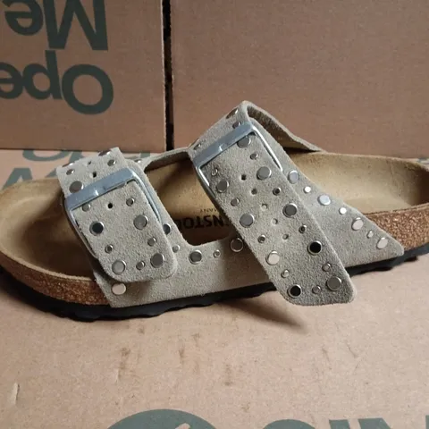 BIRKENSTOCK ARIZONA RIVET BORDER TAUPE SANDALS – UK 5 
