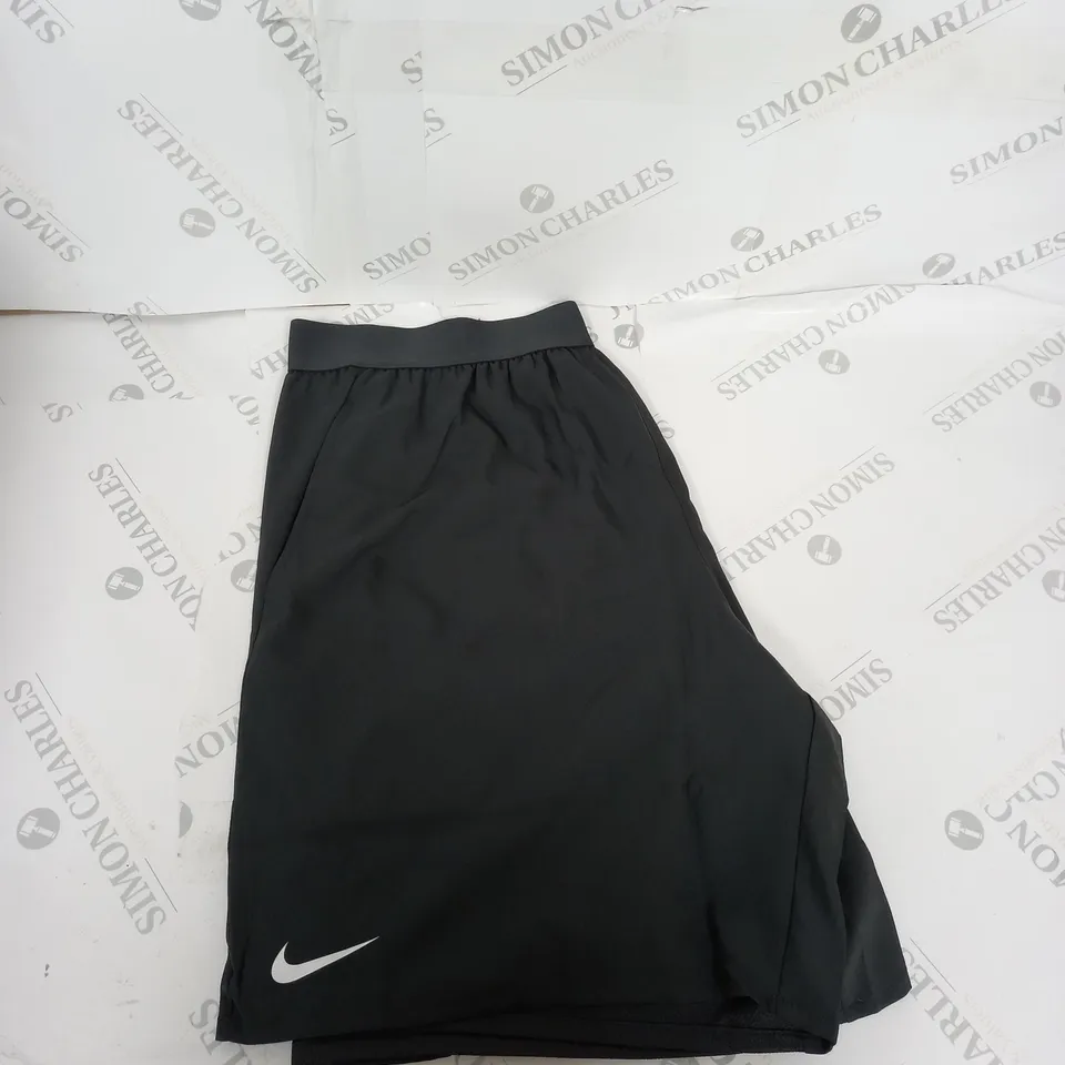 NIKE MINNESOTA VIKINGS STANDARD FIT SHORTS SIZE XXL