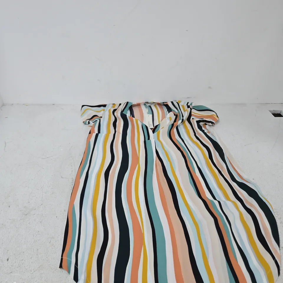 BOX OF APPROXIMATELY 20 ASSORTED ITEMS TO INCLUDE: MARINA KANEVA BLOUSE