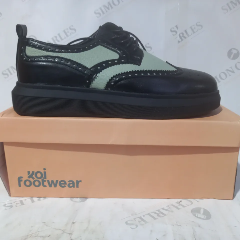 BRAND NEW BOXED PAIR OF KOI VEGAN LEATHER CORSON GREEN BROGUE DETAIL TRAINERS IN BLACK/GREEN UK SIZE 8