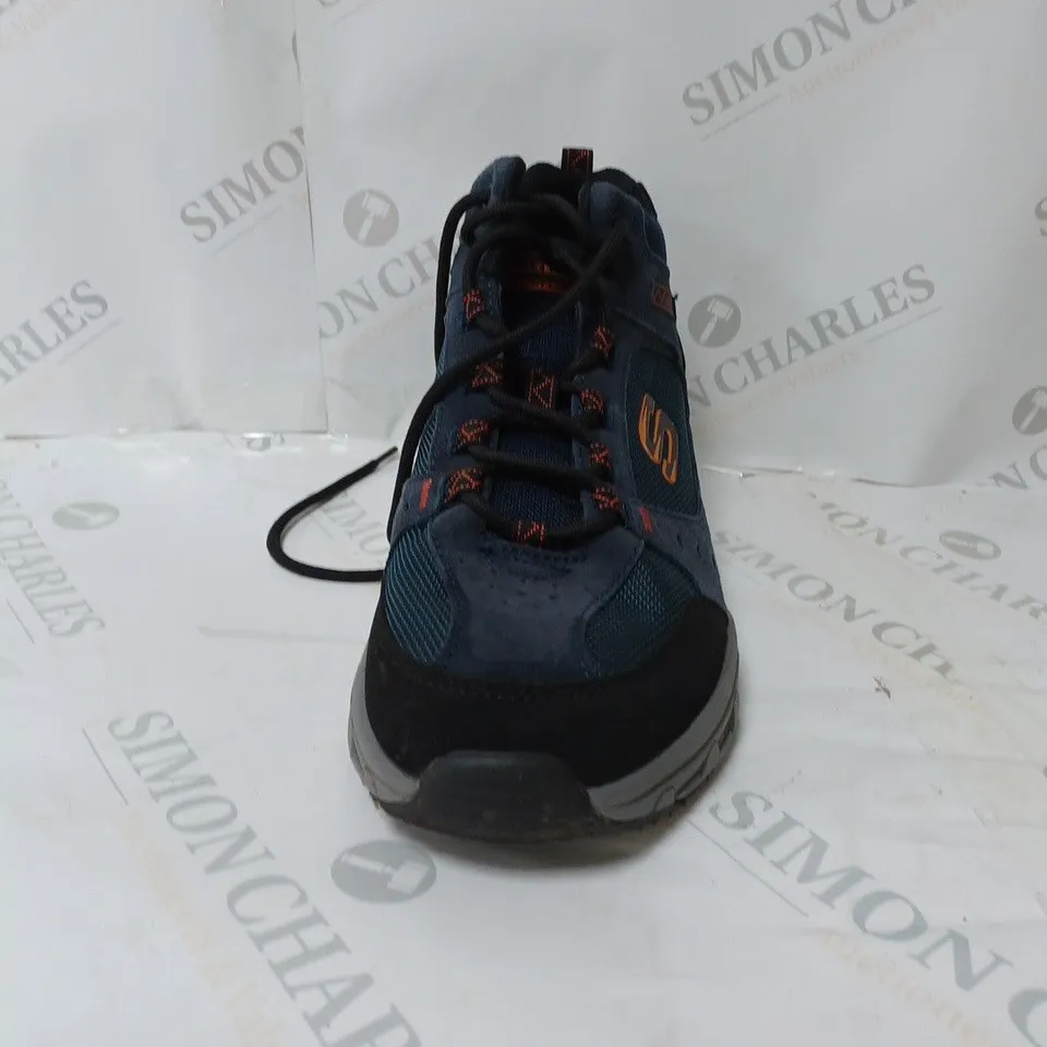 BOXED PAIR OF SKECHERS BOOTS IN NAVY SIZE 8