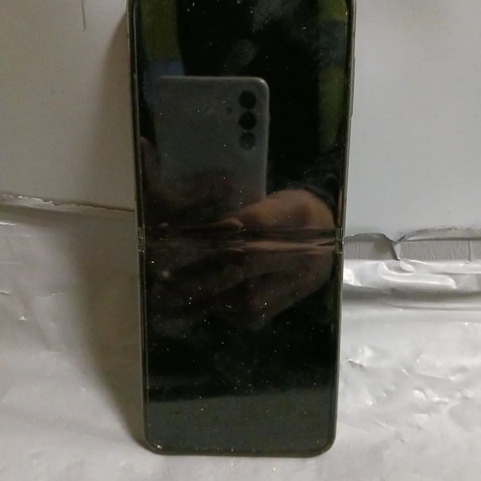 SAMSUNG GALAXY FOLD MOBILE PHONE IN BLACK                                                                                 