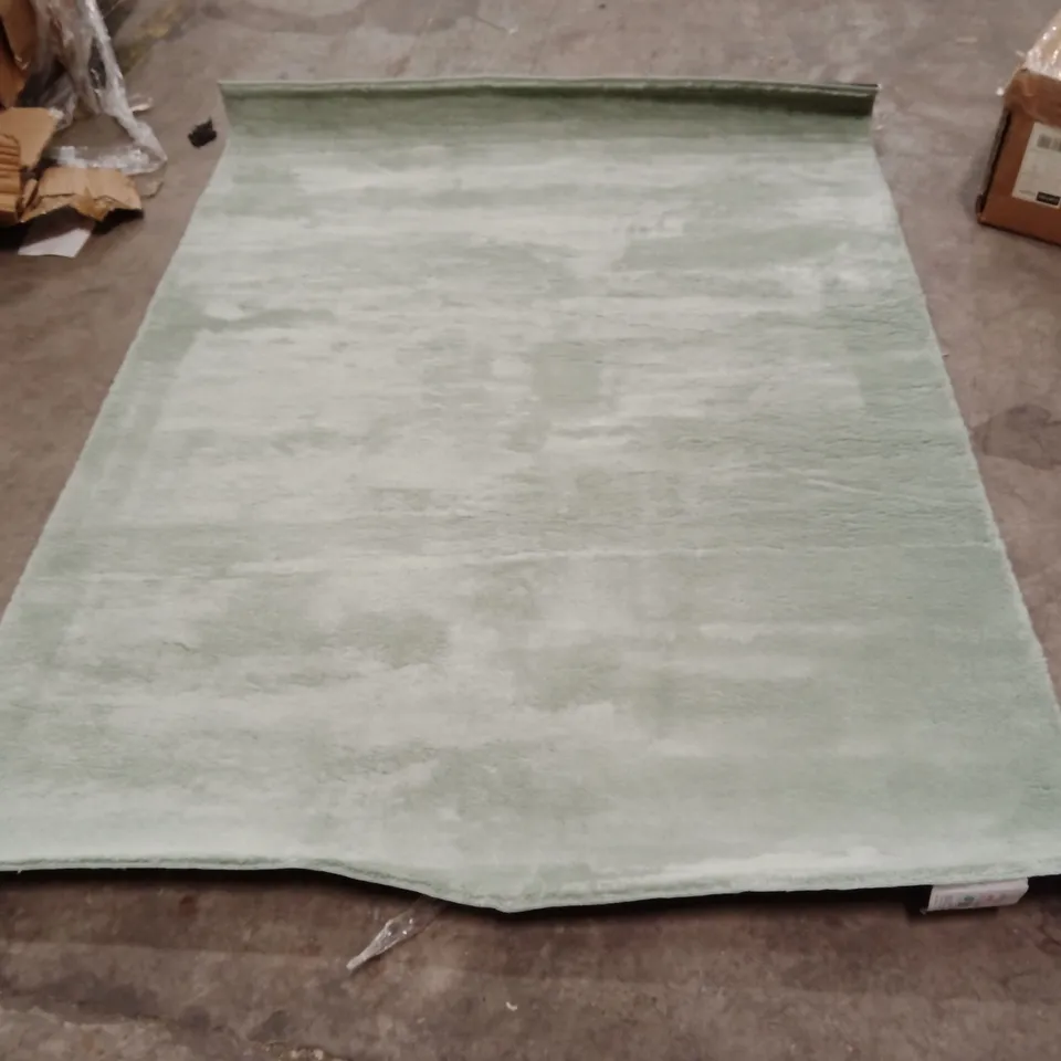 PALLET CONTAINING APPROXIMATELY 28 DESIGNER RUGS