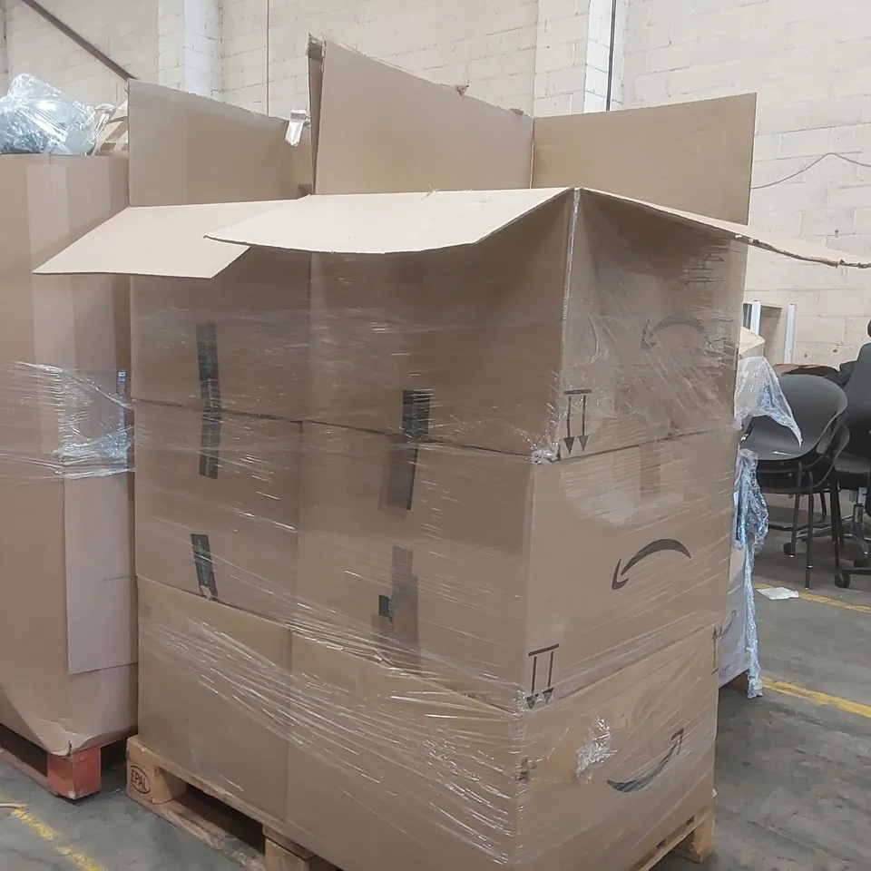 PALLET CONTAINING A VERY LARGE QUANTITY OF ASSORTED PHONE CASES