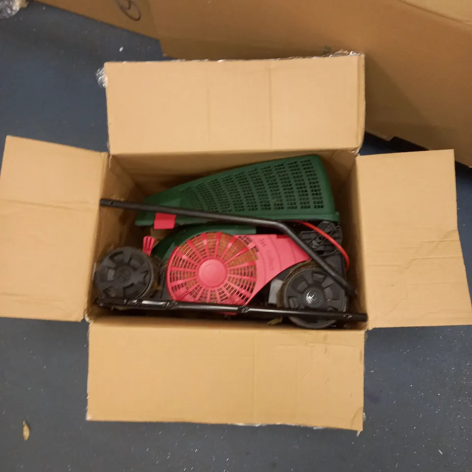 BOSCH ELECTRIC LAWN RAKER UNIVERSALRAKE 900 