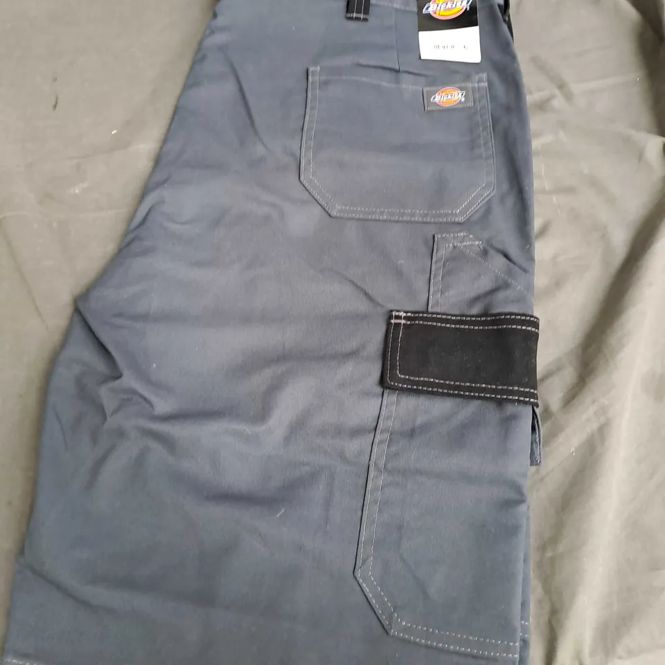 DICKIES CARGO SHORTS GREY SIZE 38