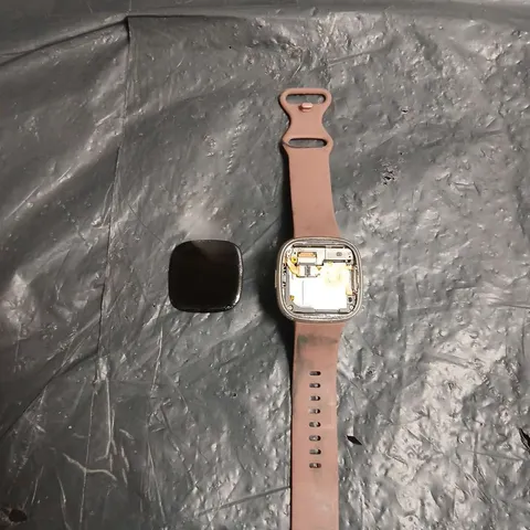 FITBIT SMARTWATCH WITH SILICONE STRAP – DISPLAY DETACHED
