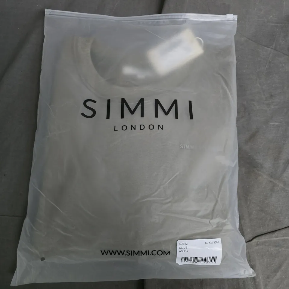 BAGGED SIMMI LONDON ASHBY ESSENTIALS SWEATSHIRT IN OLIVE - MEDIUM