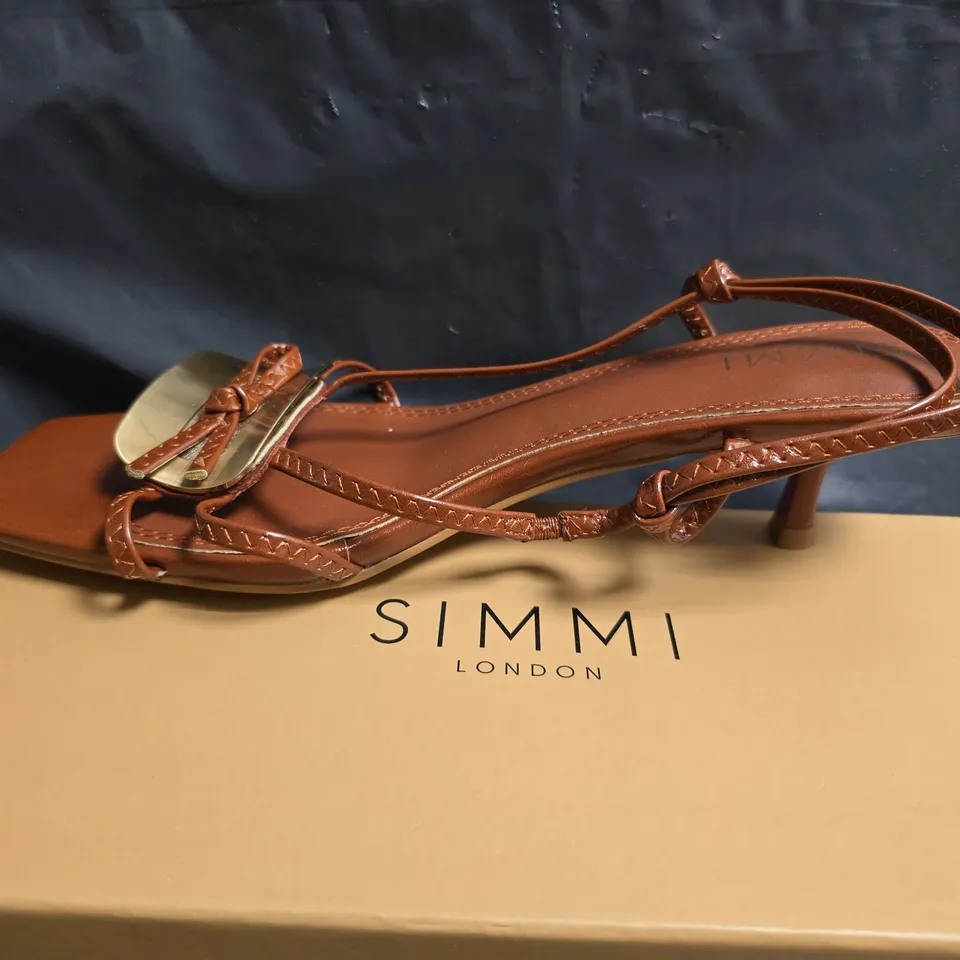 SIMMI LONDON HEITI SQUARE-TOE STRAPPY KITTEN SANDALS – BROWN UK7