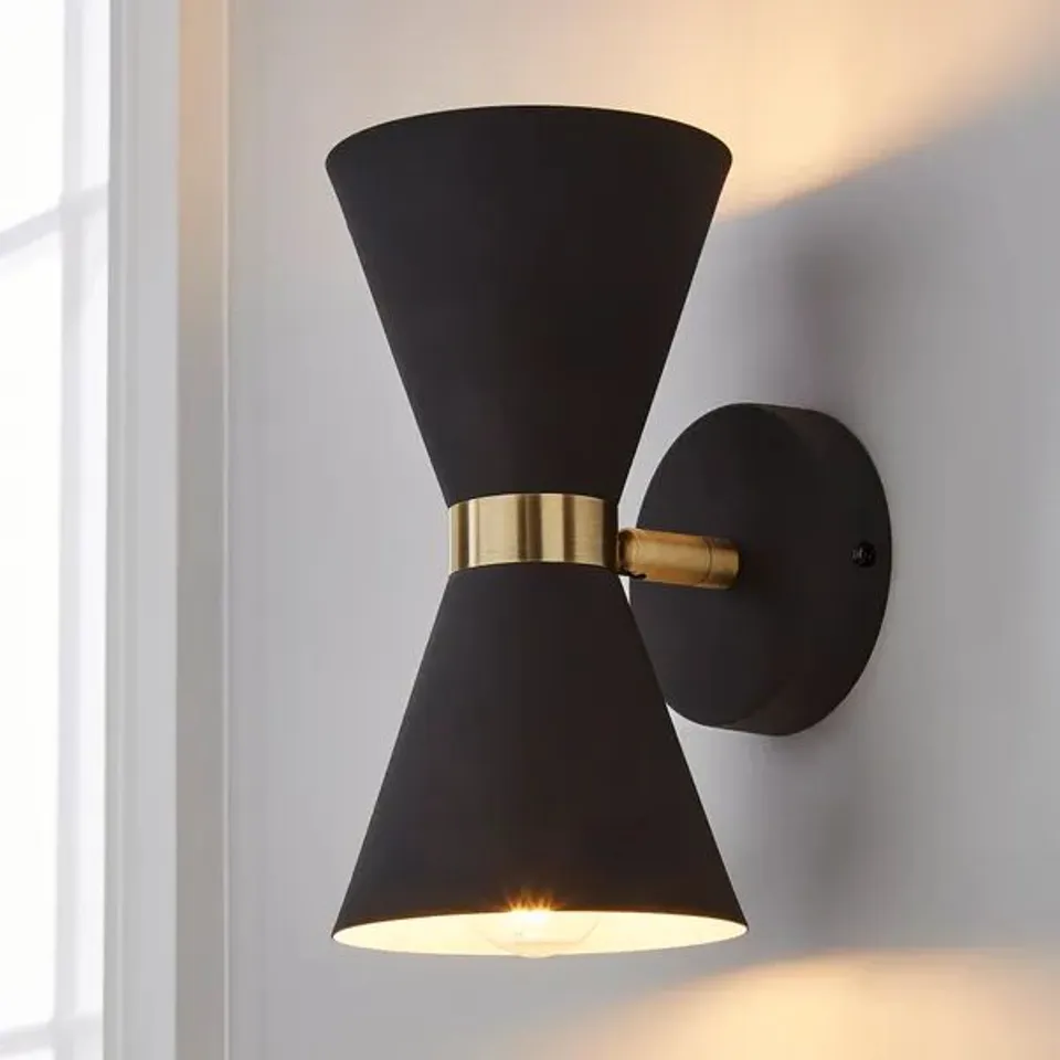 BOXED ARCHIE RETRO HEAD DUAL LIT WALL LIGHT