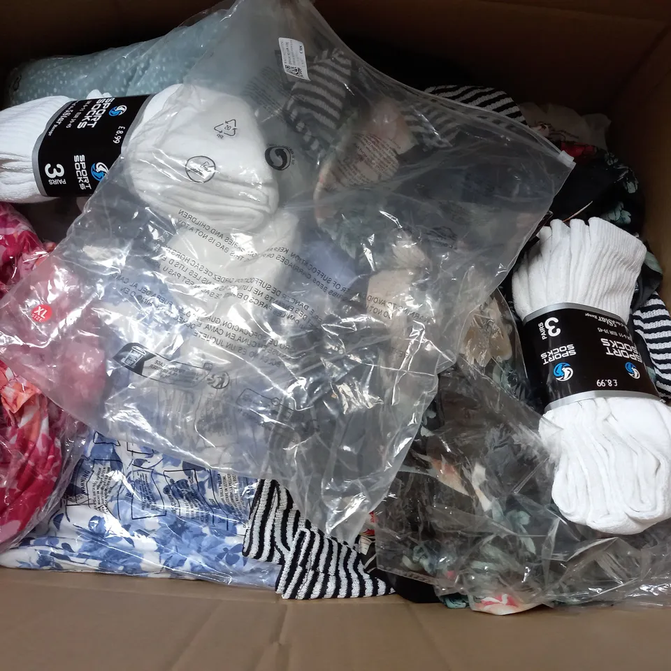 BOX OF APPROXIMATELY 25 ASSORTED CLOTHING ITEMS TO INCLUDE - SOCKS , T-SHIRT , JEANS ETC - COLLECTION ONLY 