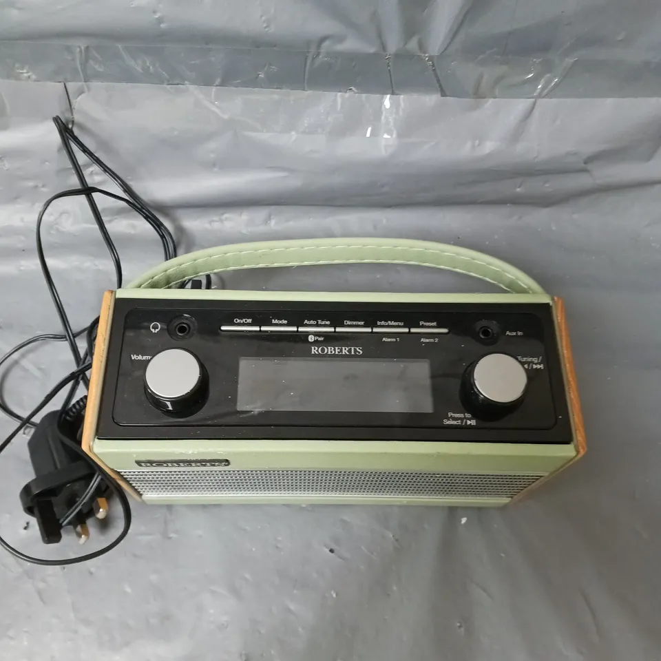 ROBERTS VINTAGE STYLE DIGITAL RADIO GREEN WITH CARRY HANDLE