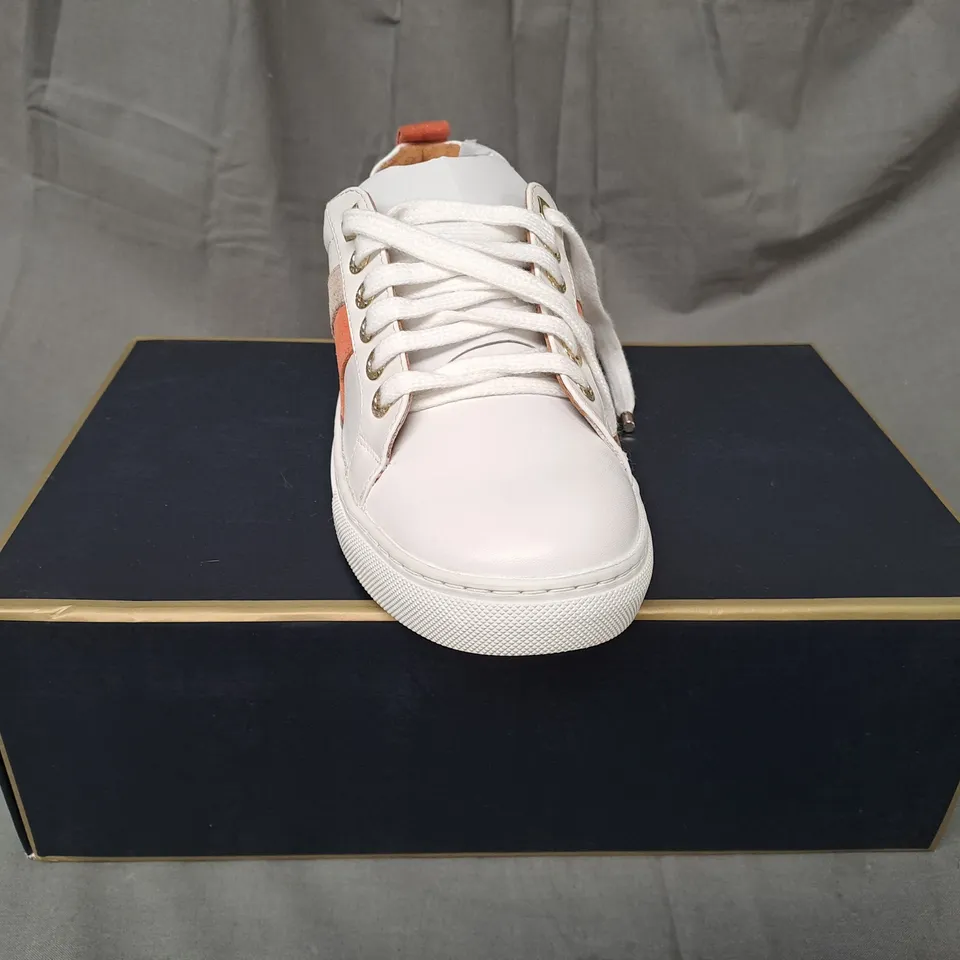 BOXED PAIR OF FAIRFAX & FAVOUR WOMENS ALEXANDRA TRAINERS IN WHITE UK SIZE 6