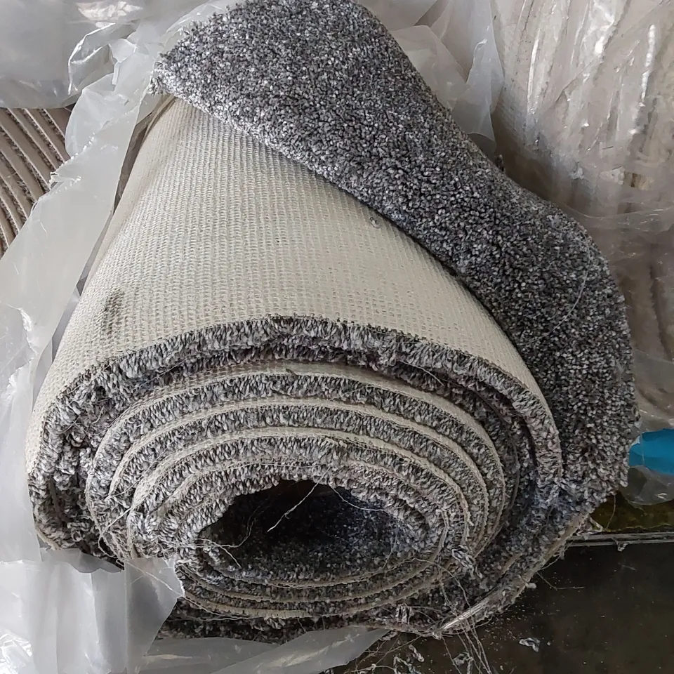 ROLL OF QUALITY HERITAGE EXQUISITE AB CARPET // APPROX SIZE: 6.2 X 5m