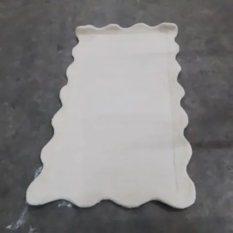 QUALITY DESIGNER AREA RUG - APPROXIMATELY 150X90CM