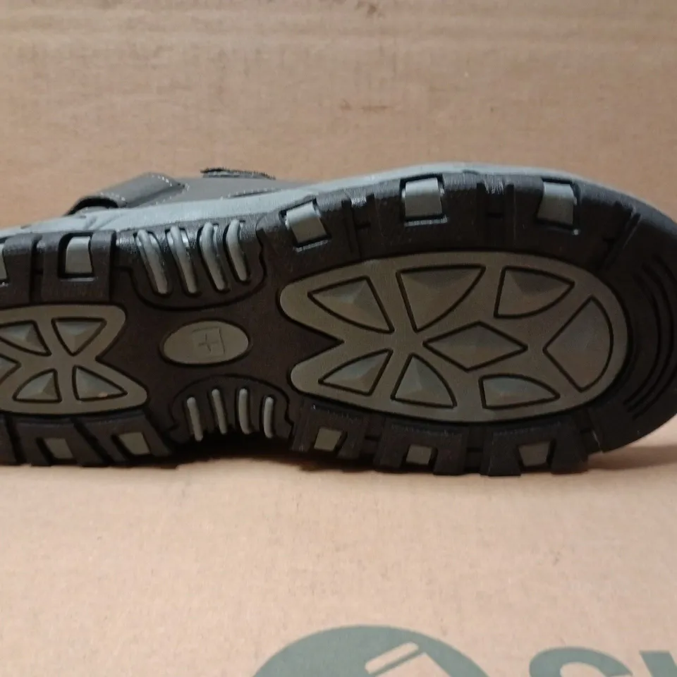 MOUNTAIN WAREHOUSE GREY/BLACK HIKING SANDALS WITH ADJUSTABLE VELCRO STRAPS – RUGGED SOLE SIZE 9