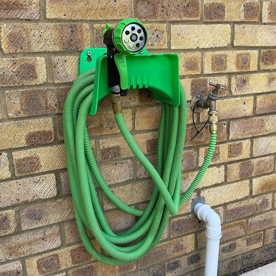 GRUMPY GARDENER REINFORCED EXPANDABLE HOSE WITH ACCESSORIES.